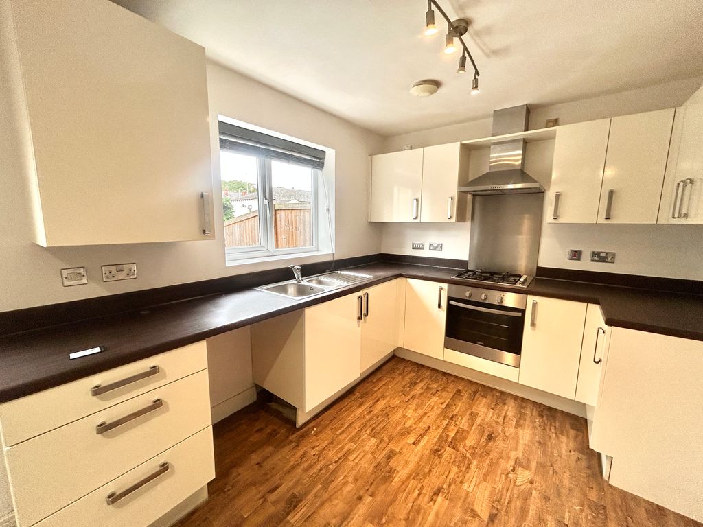 Property photo 2 of 12 Kitchen