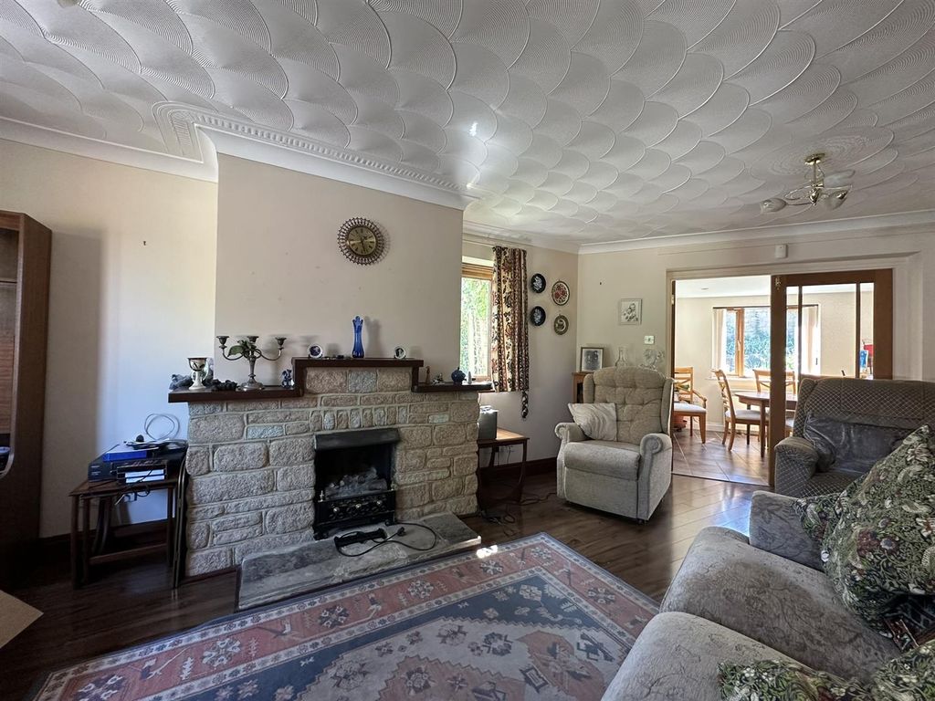 Property photo 2 of 12 Sitting Room