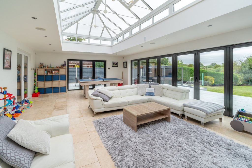 Property photo 2 of 22