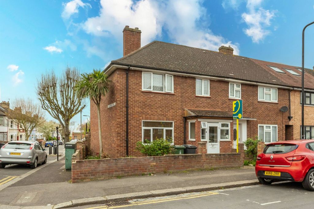 Property photo 2 of 11