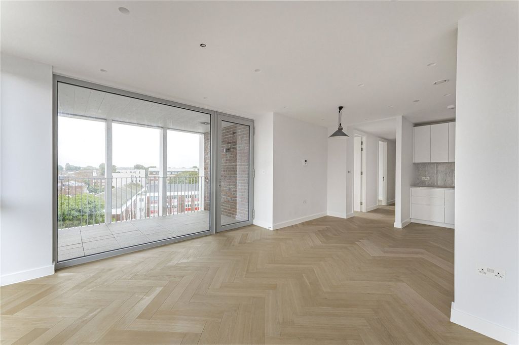 Property photo 1 of 20 Open Plan Living