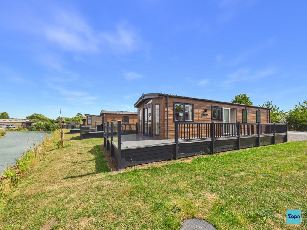 Property photo 1 of 17 Cam01073G0-Pr0257-Still016