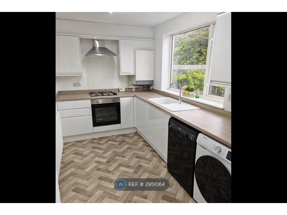 Property photo 3 of 20 Kitchen
