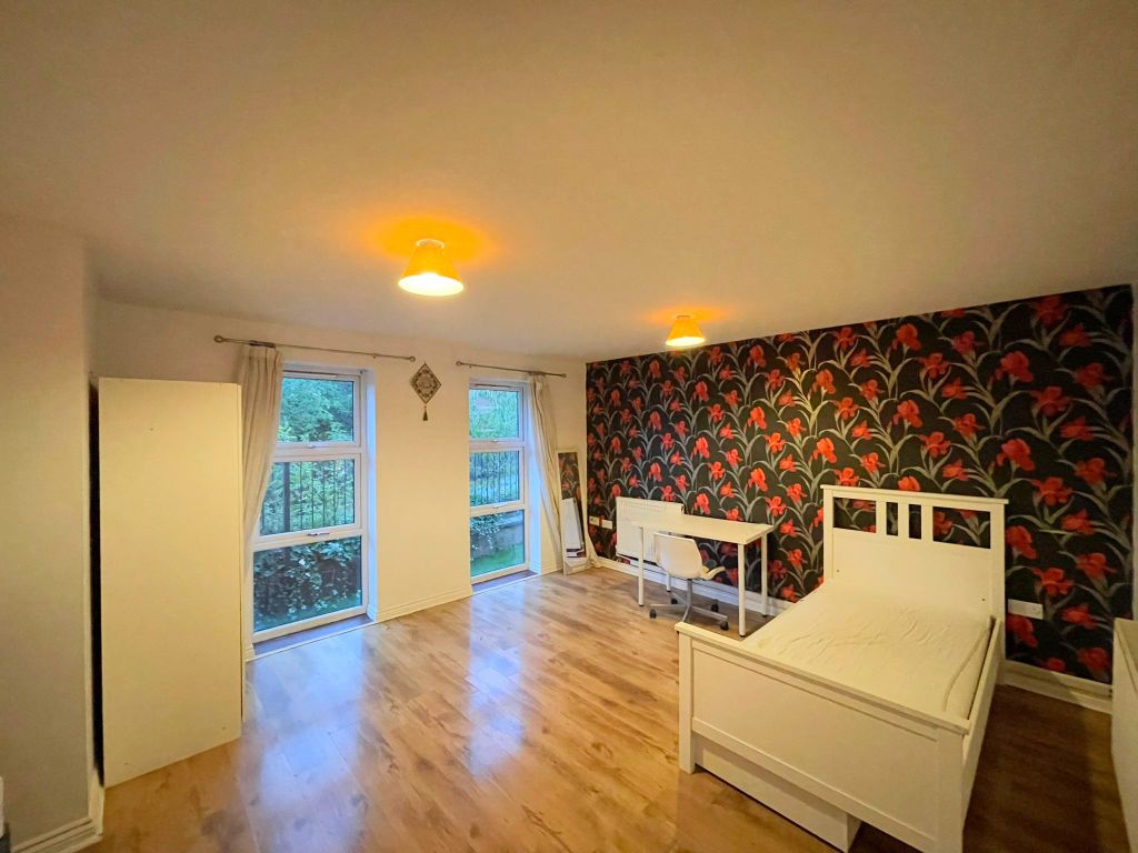 Property photo 1 of 9 Lounge / Diner