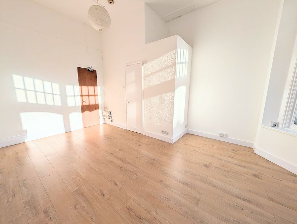 Property photo 2 of 8 Bedroom / Living Room