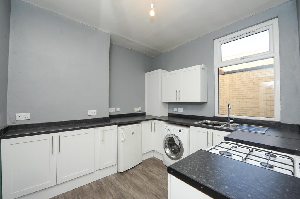Property photo 3 of 14 Kitchen