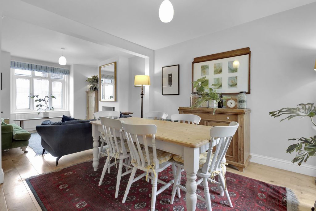 Property photo 2 of 19 Photo 3