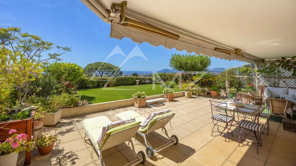 Property photo 1 of 15 Stunning View From This Suspended Garden-Level Apartment