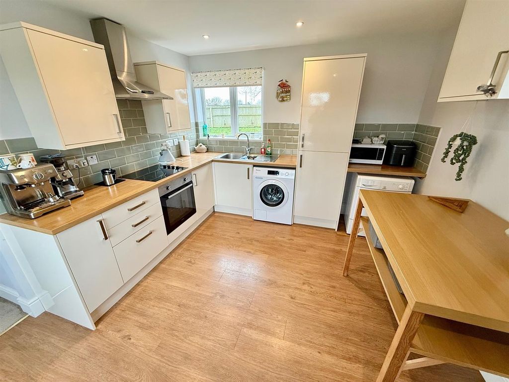 Property photo 2 of 14 Kitchen/Dining Room
