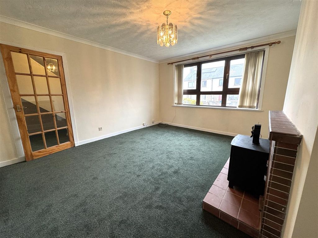 Property photo 3 of 12 Lounge 2.Jpg