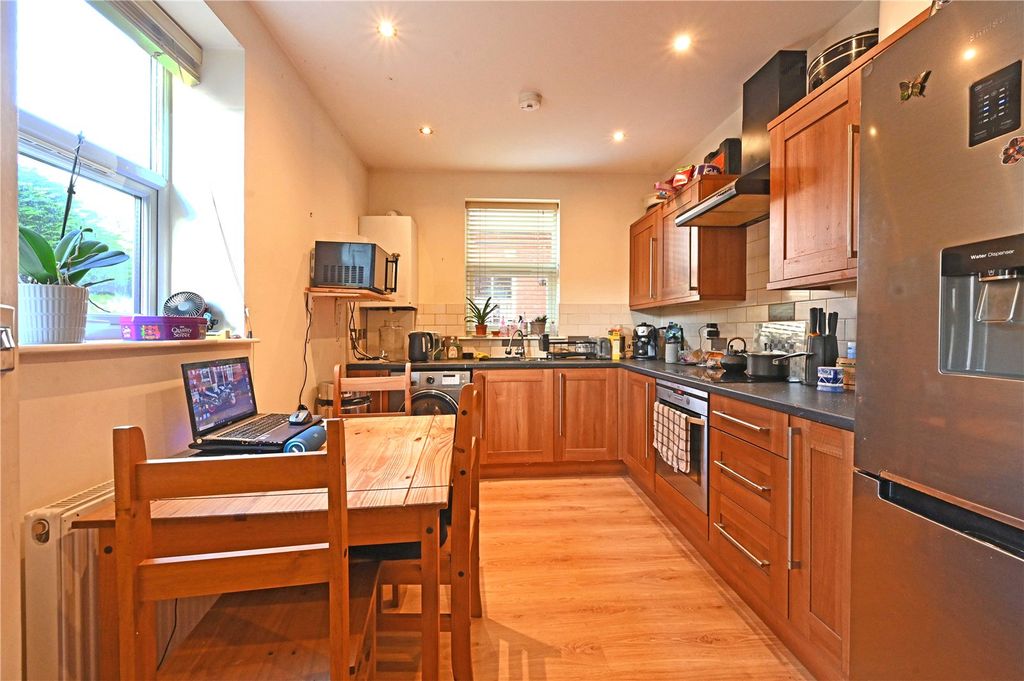 Property photo 2 of 8 Kitchen