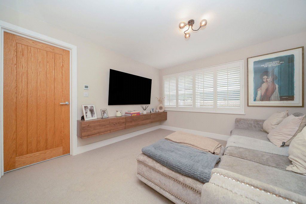 Property photo 2 of 21 Picture No. 12