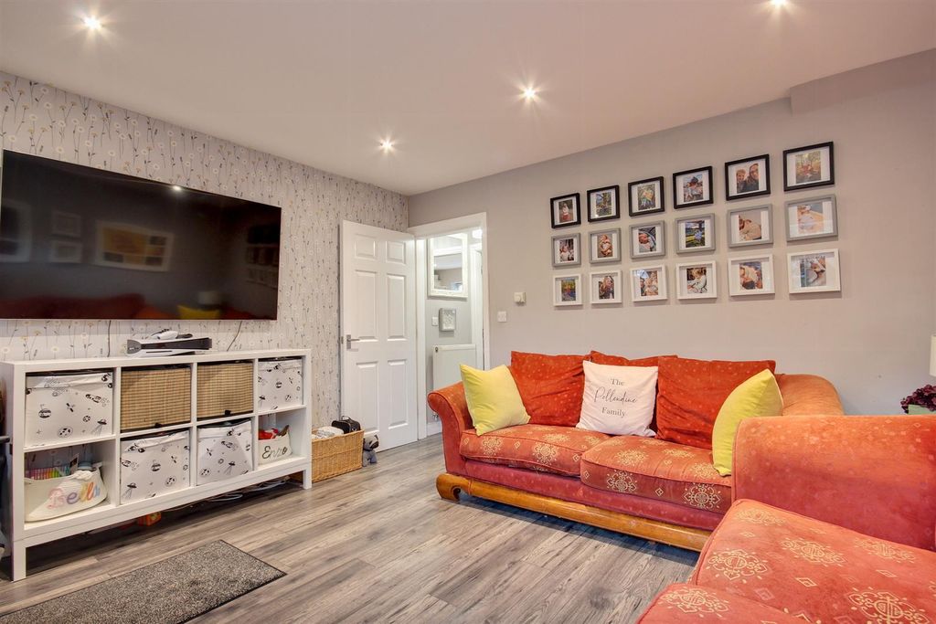 Property photo 2 of 15 Carnaby (17).Jpg