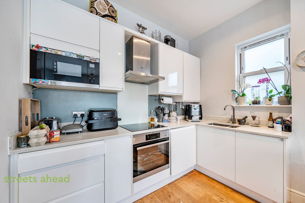 Property photo 3 of 14 0d8Cbd02-d18F-47F...