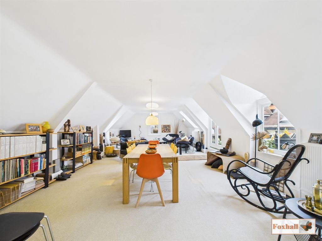 Property photo 2 of 51 Lounge / Diner