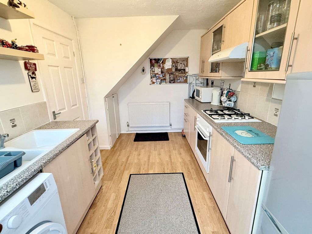 Property photo 2 of 10 Kitchen