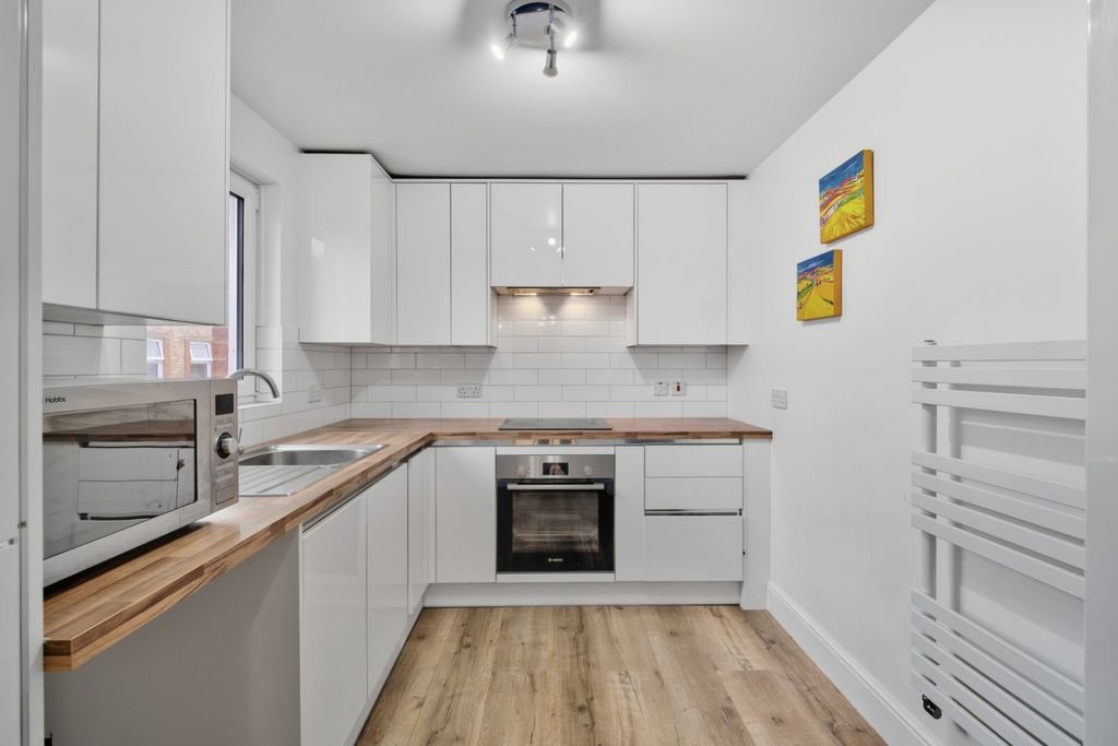 Property photo 2 of 11 Picture No. 17