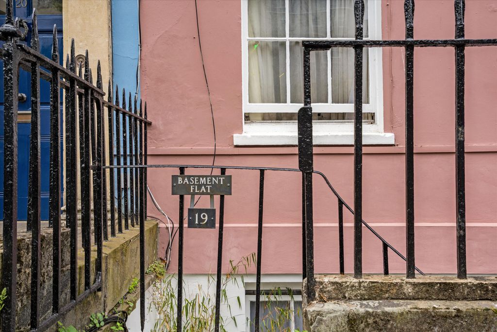 Property photo 2 of 19 Image