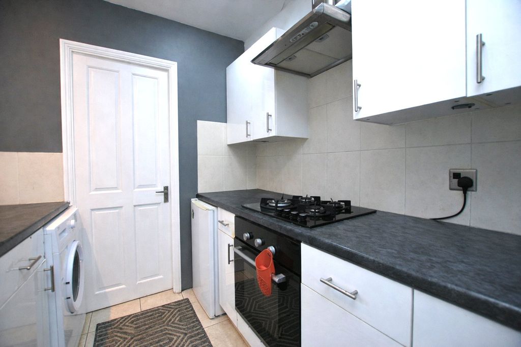 Property photo 3 of 8 Picture No. 11