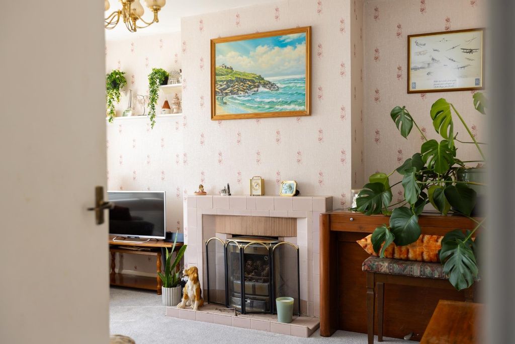 Property photo 3 of 15 34 Crowther Road, Bs7-14.Jpg