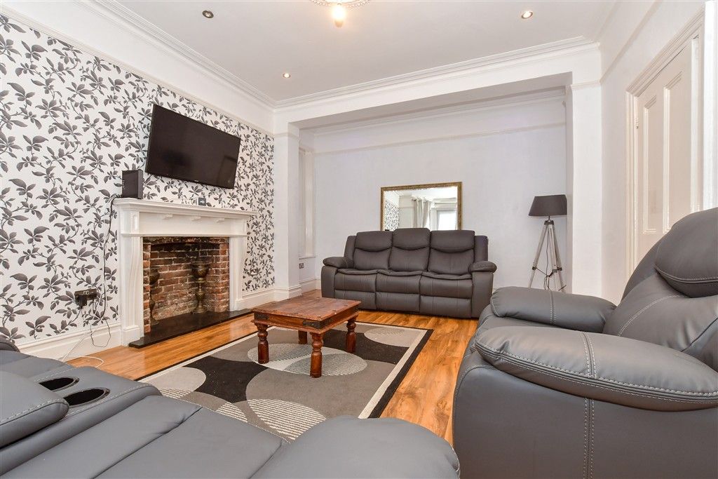 Property photo 2 of 15 Lounge