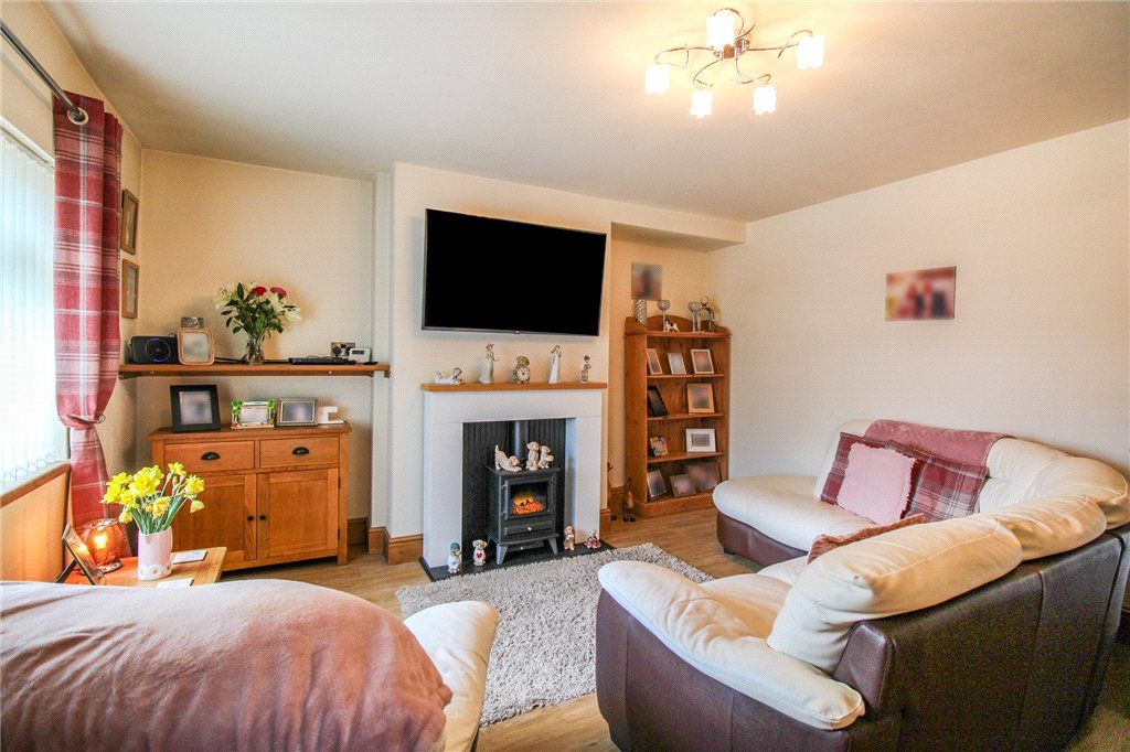 Property photo 3 of 17 Living Room