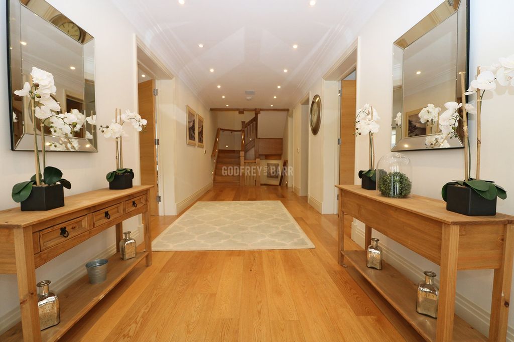 Property photo 2 of 31