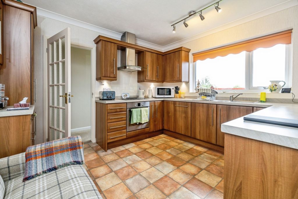 Property photo 3 of 14 Kitchen