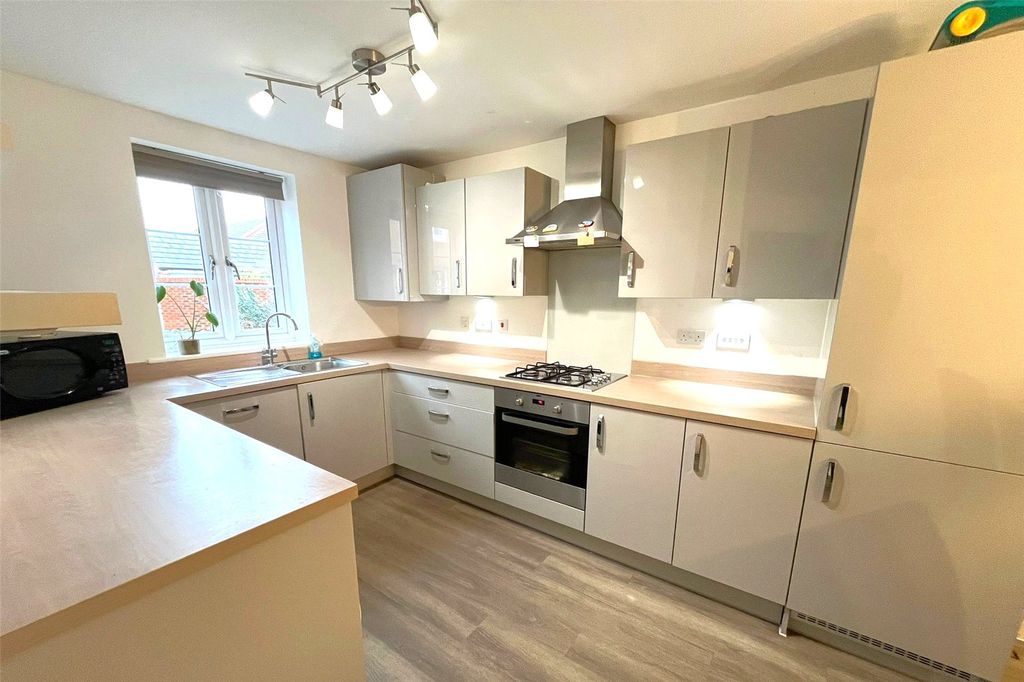 Property photo 2 of 16 Picture No. 13