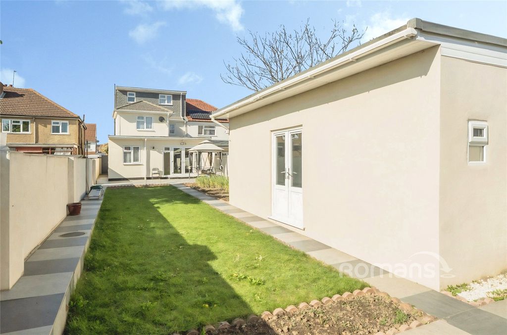 Property photo 1 of 20 Picture No. 24