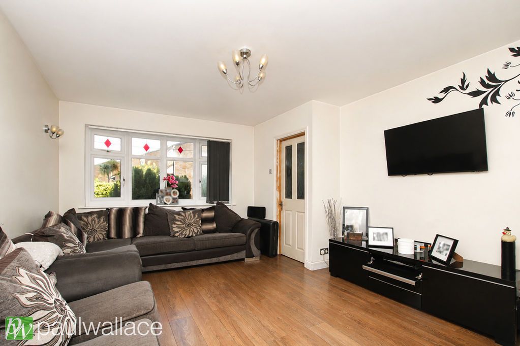 Property photo 2 of 11 Lounge