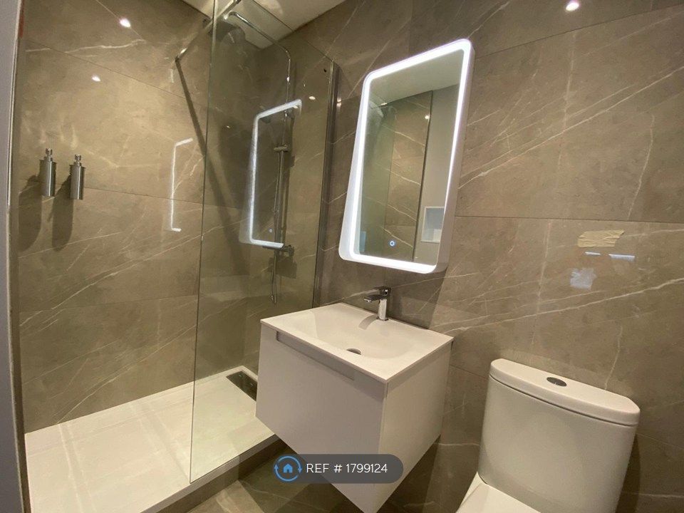 Property photo 2 of 10 Bathroom