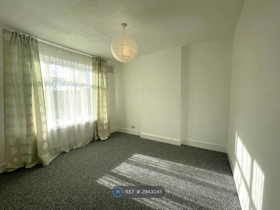 Property photo 1 of 8 Bedroom