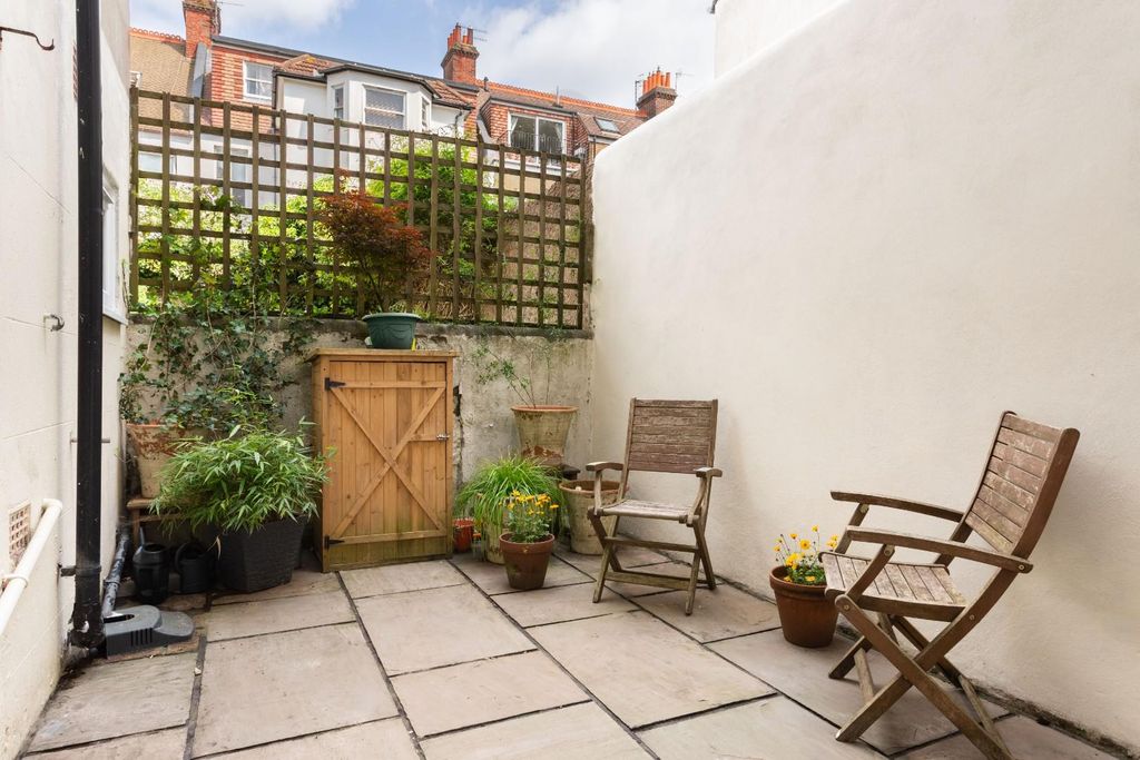 Property photo 2 of 15 Goldsmid Road-11.Jpg