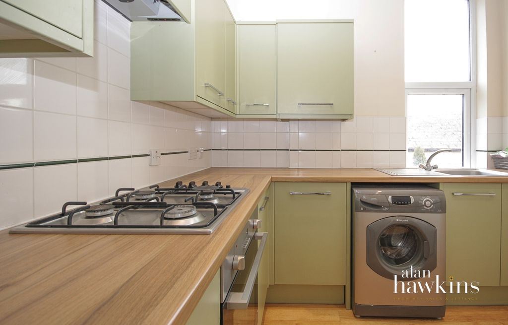 Property photo 2 of 9 Kitchen1-2