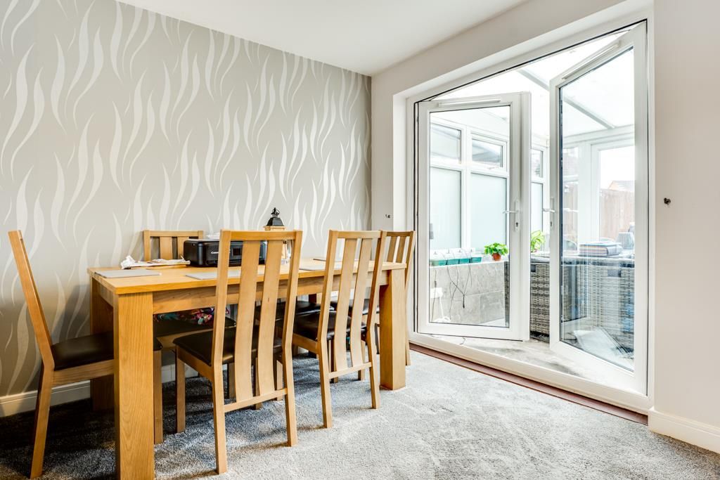 Property photo 3 of 25 6 Oakwood Close, Desborough-16.Jpg