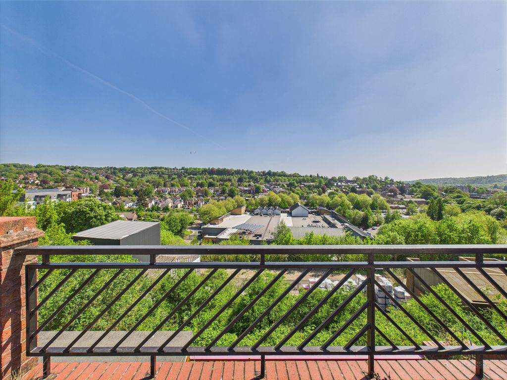 Property photo 2 of 12 Cam02119G0-Pr0388-Still008