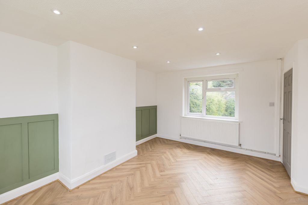 Property photo 2 of 19 12