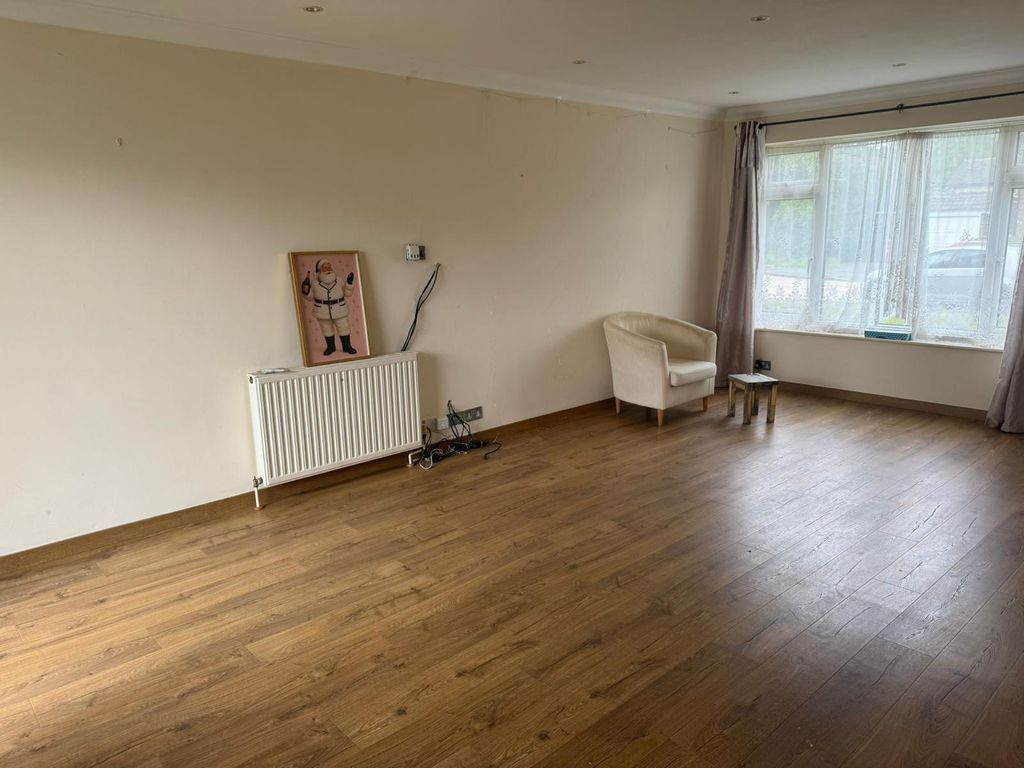 Property photo 2 of 11 Gallery
