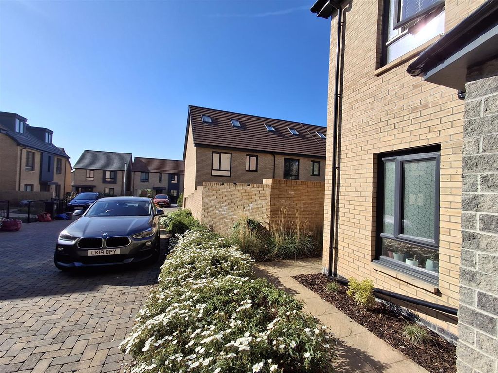 Property photo 2 of 12 20250509_090008.Jpg