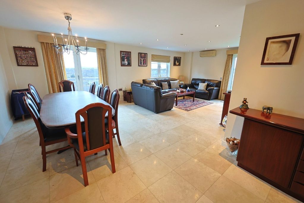 Property photo 3 of 15 3722194