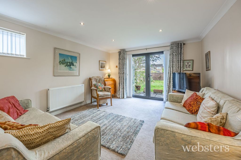 Property photo 2 of 21