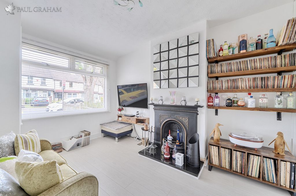 Property photo 2 of 19 Fe1423B9-Df0F-4251-Bb4c-4Da9E02F7Dba