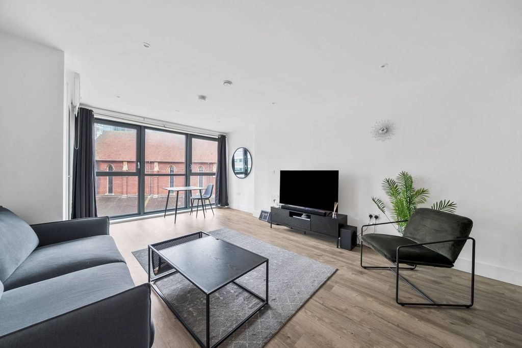 Property photo 3 of 17