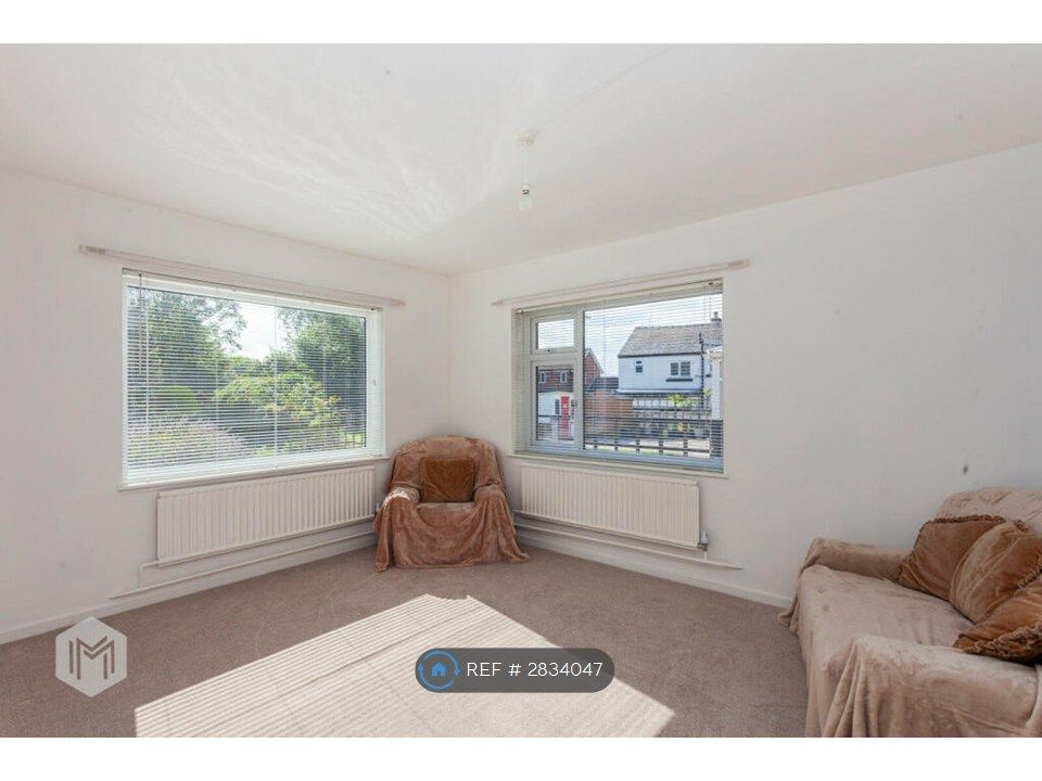 Property photo 2 of 17 Living Room