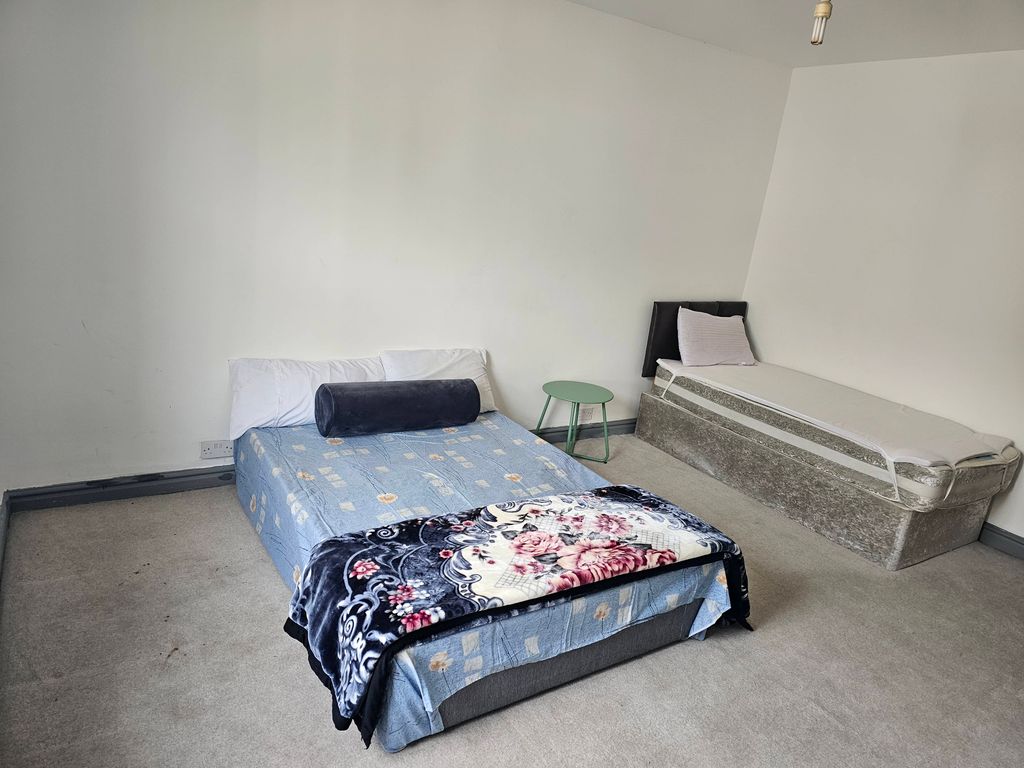 Property photo 3 of 33