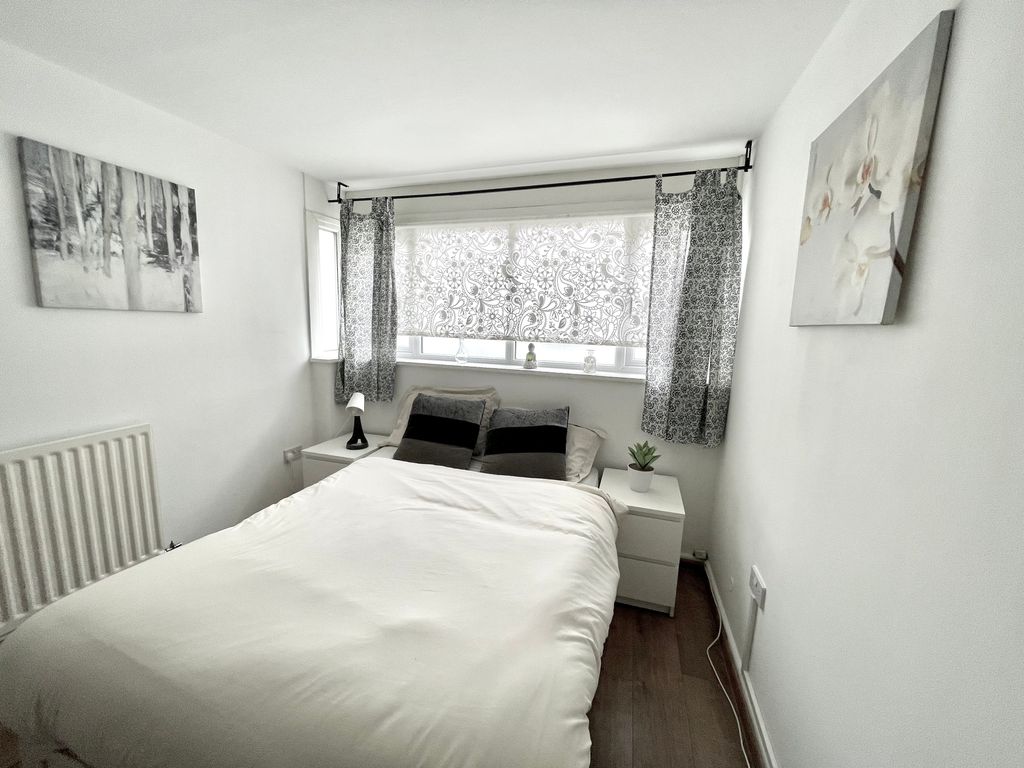 Property photo 1 of 2