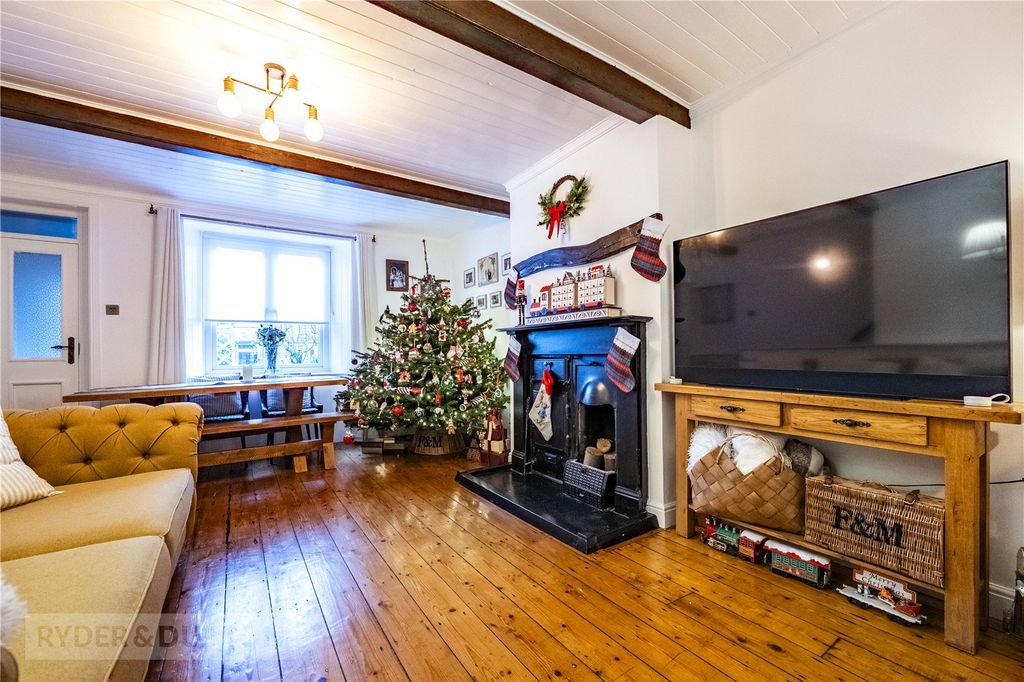 Property photo 3 of 28 Sitting Room