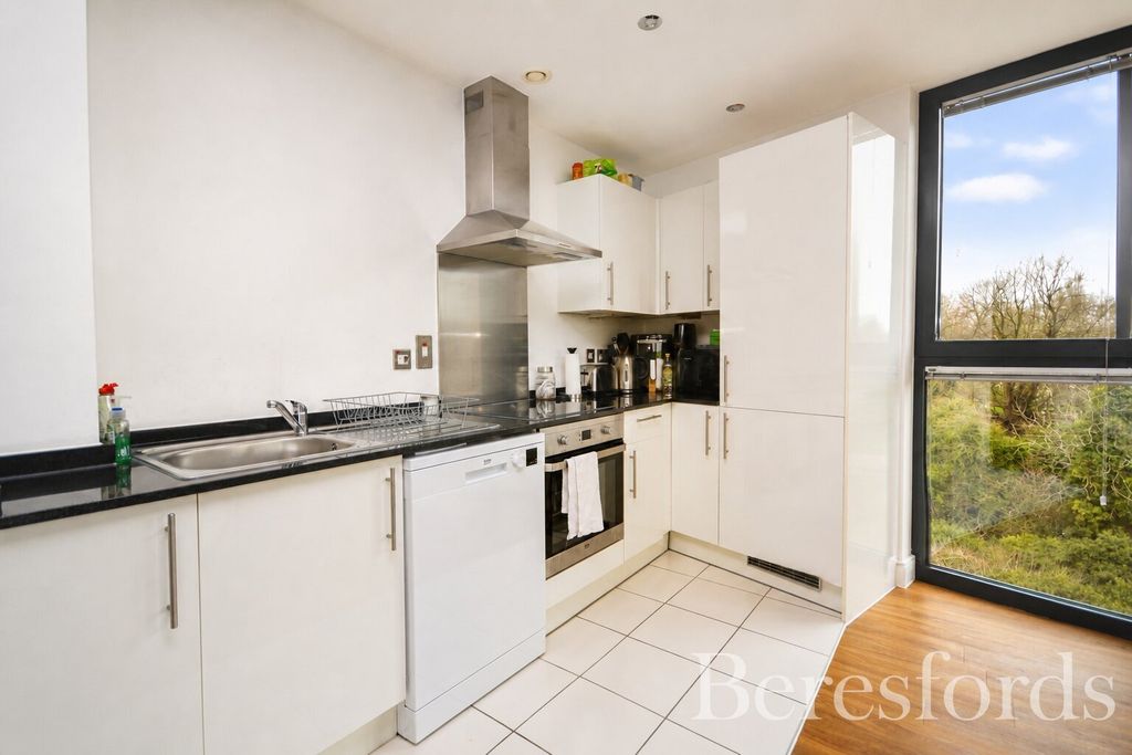 Property photo 3 of 9 Kitchen