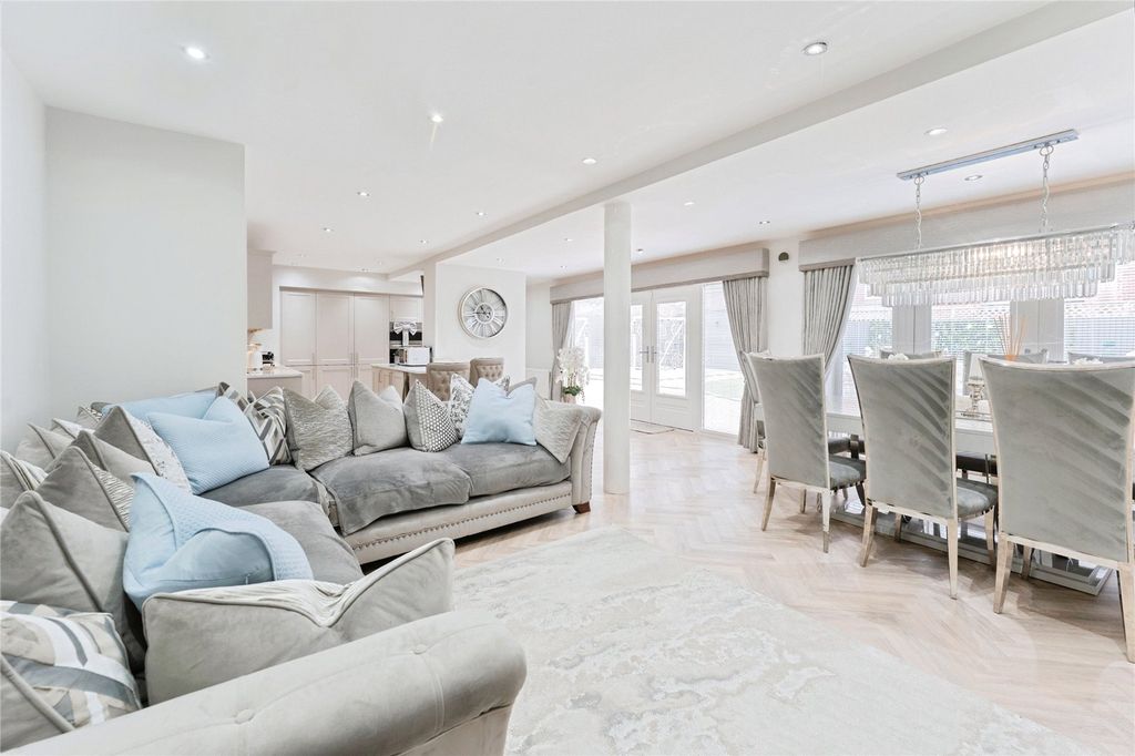 Property photo 2 of 31 Picture No. 16